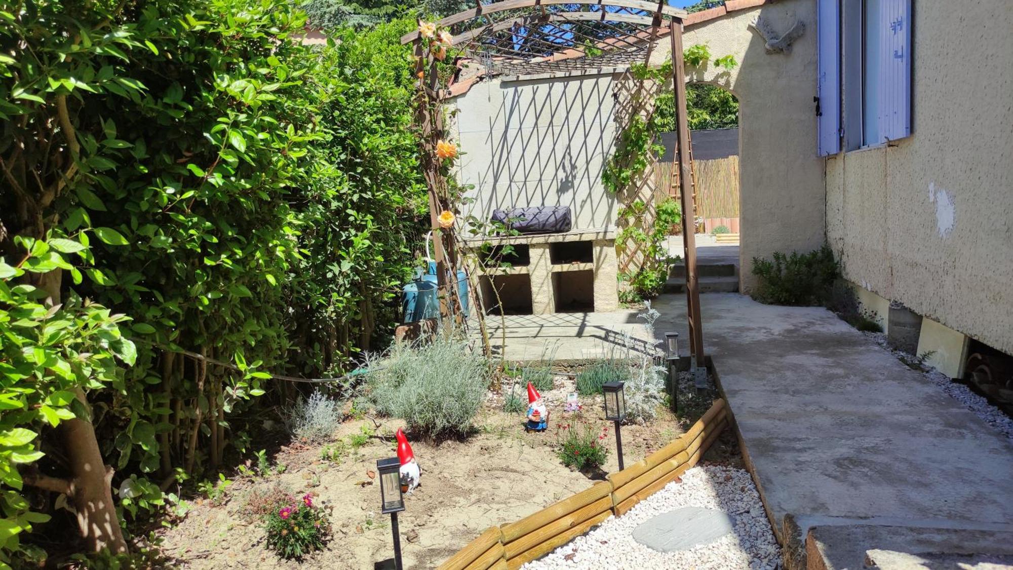 Villeneuve-lès-Avignon Le Jardin Des Rocailles - Villa 4 Chambres Climatisee Avec Piscine A Deux Pas D'Avignon מראה חיצוני תמונה